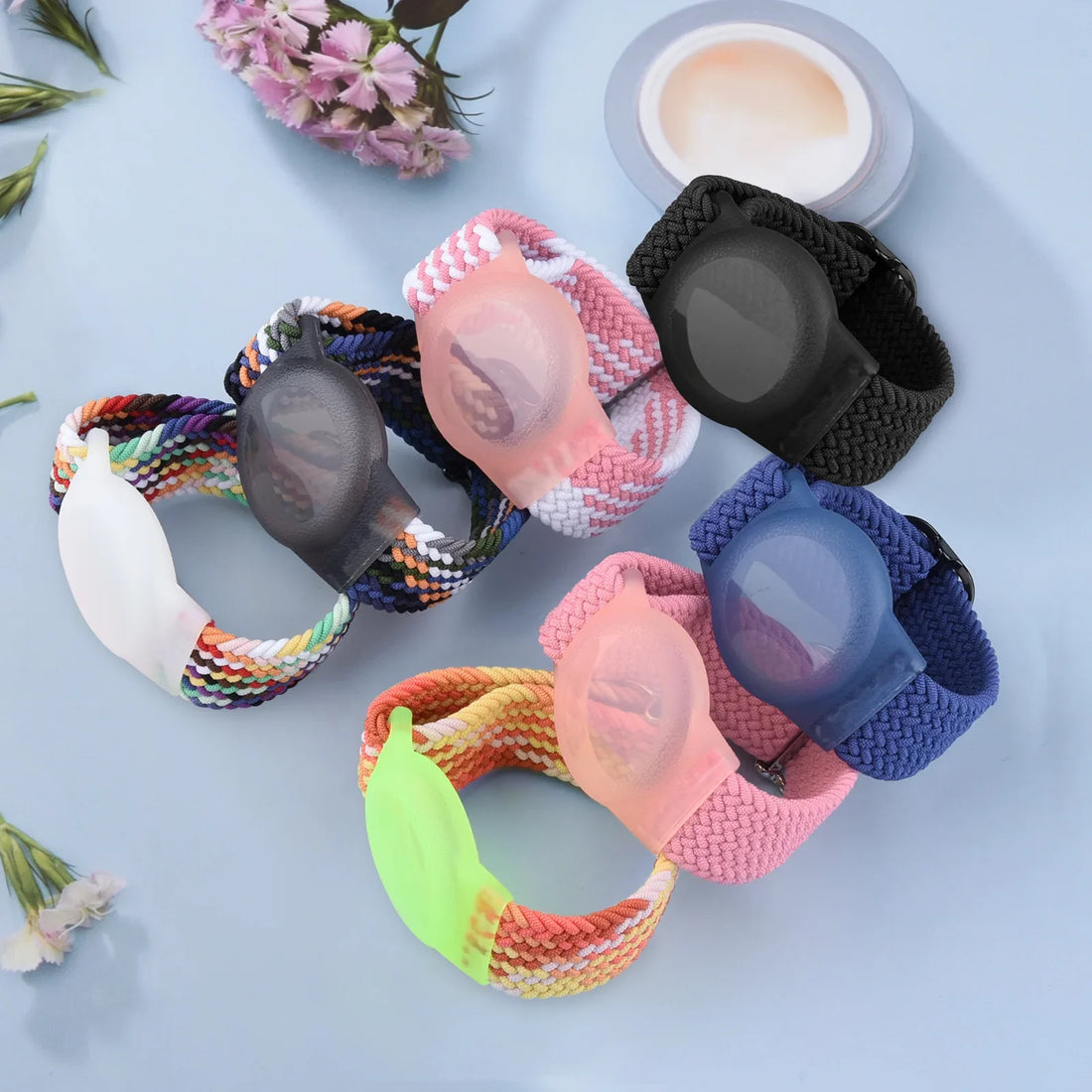 Braided children's wristband for AirTag